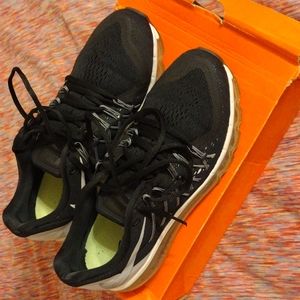 Nike Air Max 2015, Size 9.5, Black and White